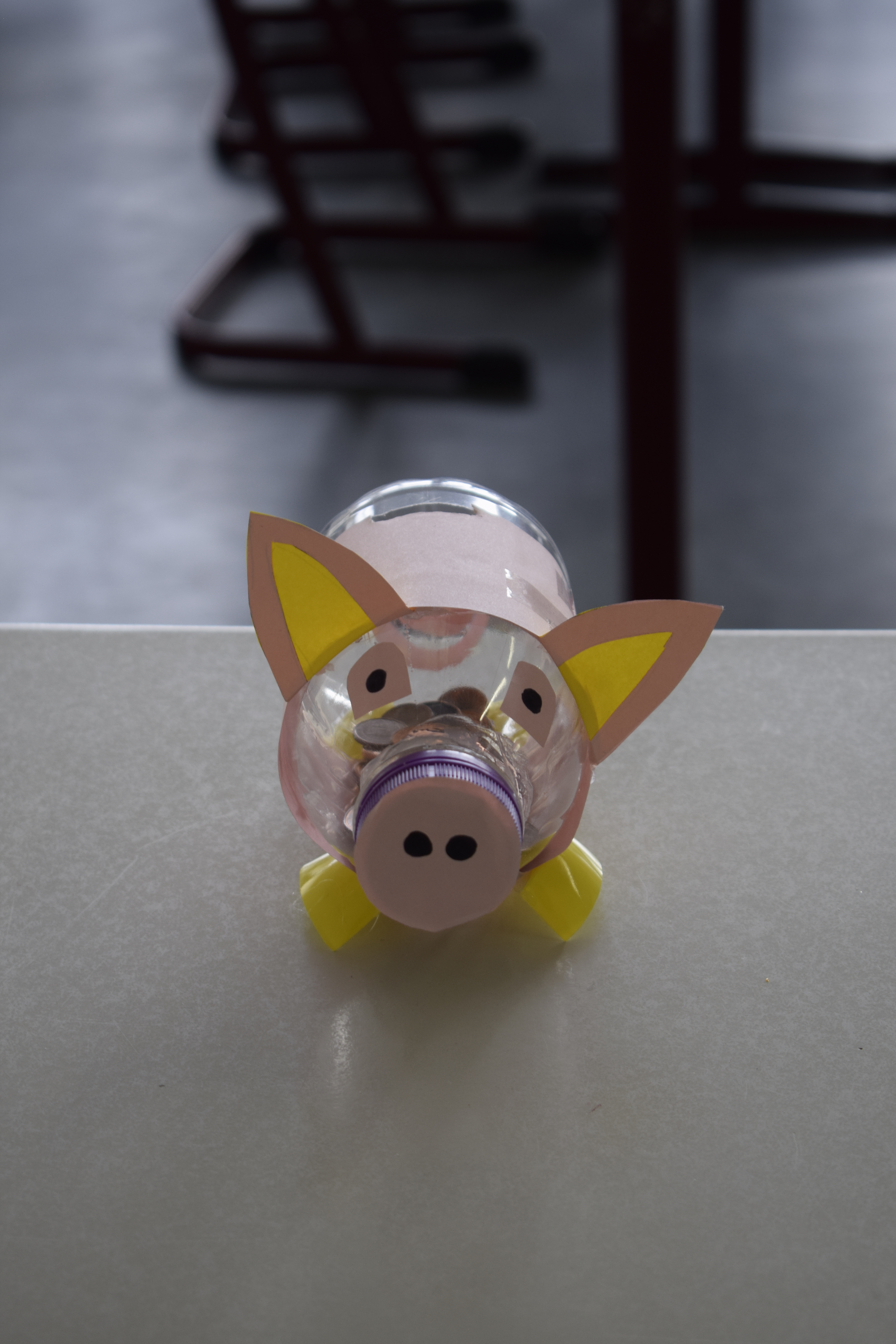 UP-CYCLING im Fachbereich Sozialwesen – Aus einer Einweg-PET-Flasche wird ein Sparschwein