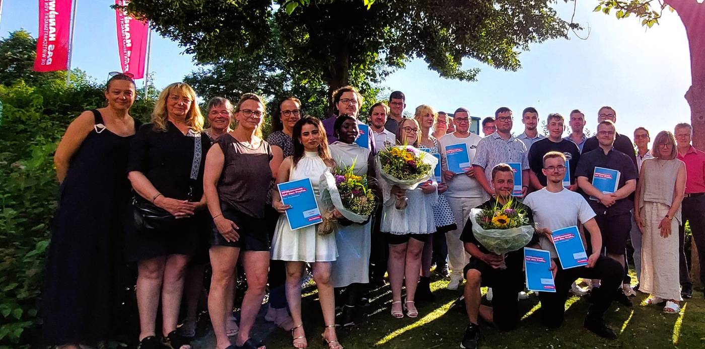 Bild: Erfolgreiche Bäcker, Fleischer und Fachverkäuferinnen im Lebensmittelhandwerk feierten Ihren Berufsabschluss in der Kreishandwerkerschaft in Homberg. Foto: Kreishandwerkerschaft Schwalm-Eder.